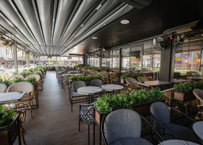 ホテル Bahcelievler 4*